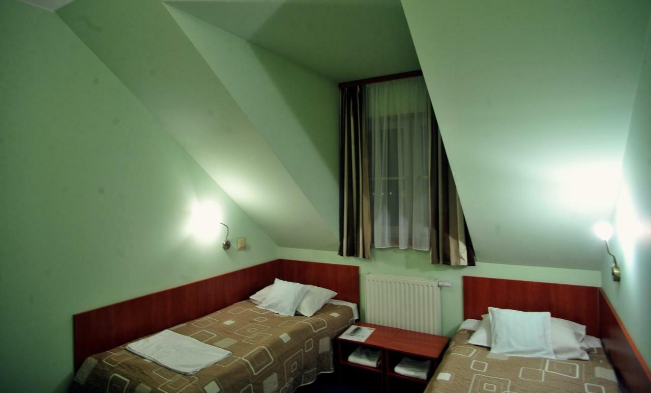 Hotel Zlote Deby Warschau Exterior foto