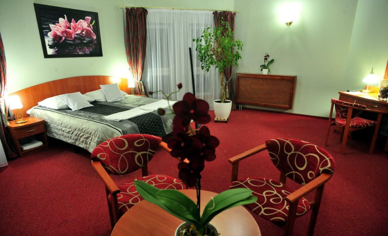 Hotel Zlote Deby Warschau Exterior foto